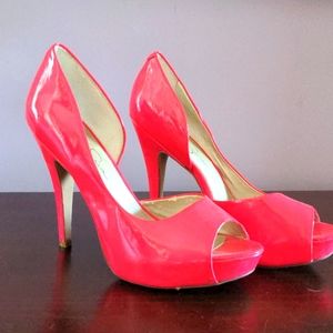 Jessica Simpson Peep Toe pumps
